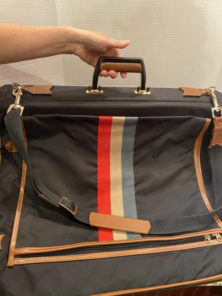 Traje de viaje Lark de colección equipaje ropa bolsa compartimentos corbatas, camisas y artículos de tocador  Foto 2 de 4