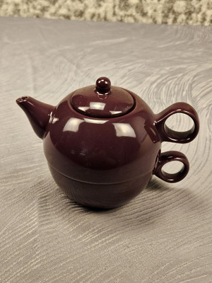 Old Amsterdam Porcelain Works 1701 Tea For One Plum Tea Pot Lid Cup Combo