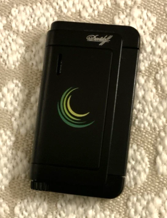 Encendedor Davidoff negro mate con caja Foto 2 de 4