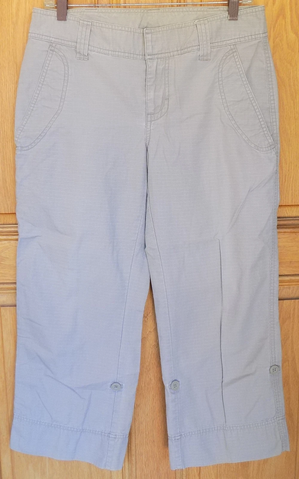 The North Face Ladies Size 6 Adjustable Length Green Capris/Shorts
