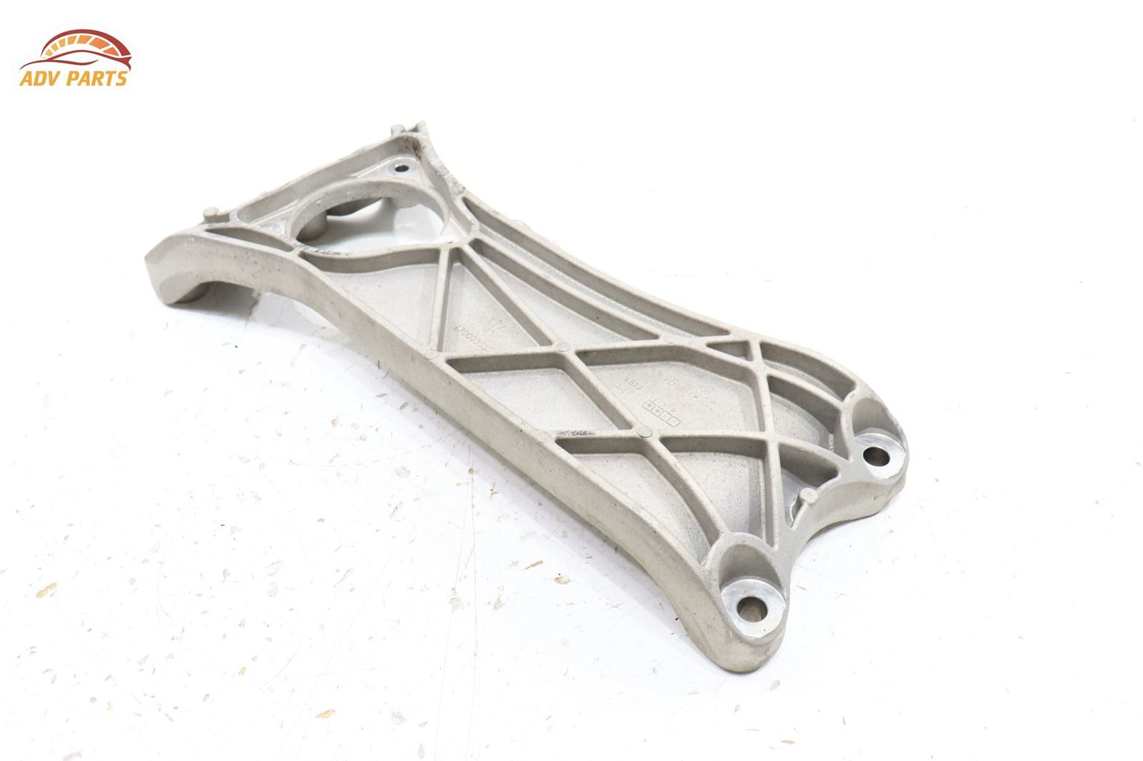2014 - 2021 MASERATI QUATTROPORTE TRANSMISSION GEARBOX MOUNT BRACKET OEM