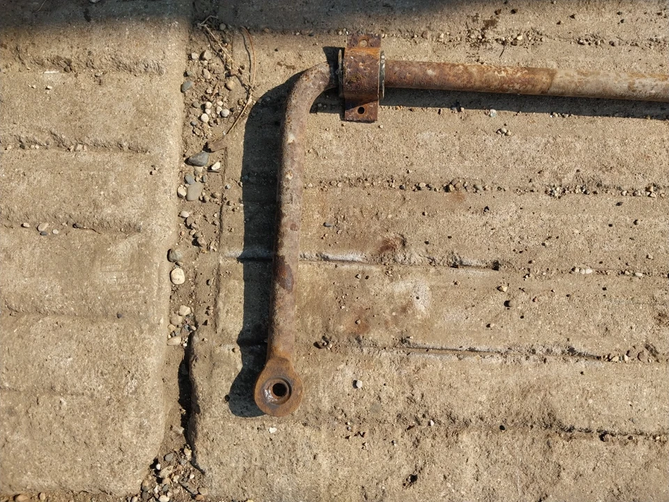 1981-1987 DODGE W150 W150 W350 RAMCHARGER FRONT SWAY BAR 4WD OEM - Image 3 of 4