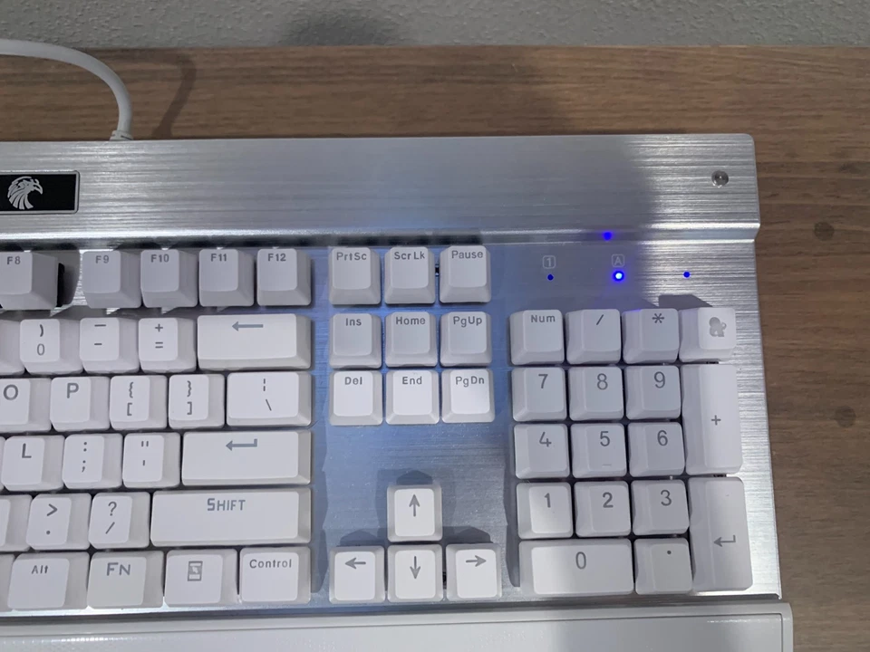 FALCON Z-77 RAINBOW LIGHT MECHANICAL GAMING KEYBOARD White/Silver - Image 4 of 4