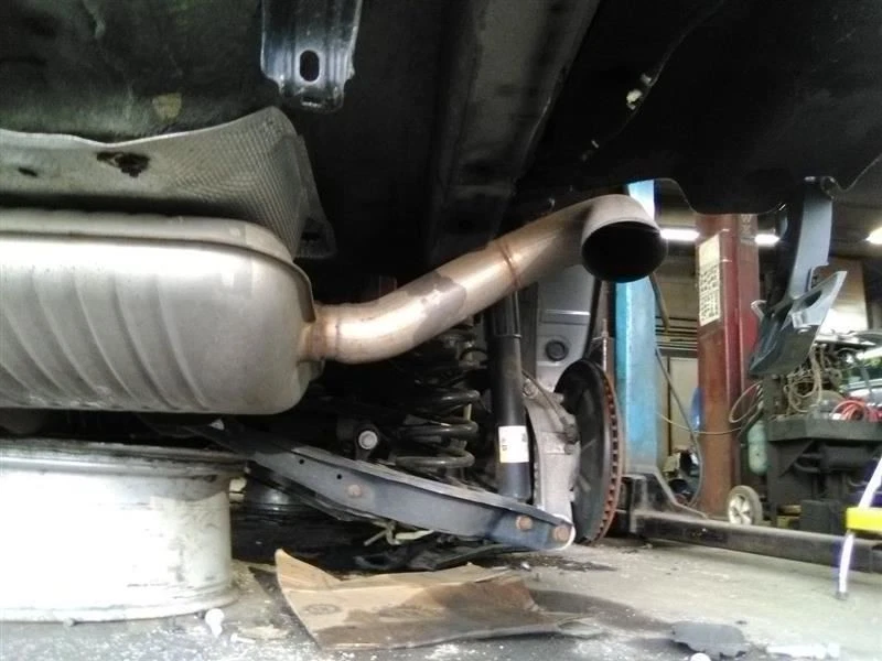 2018 Volkswagon Atlas 4 Door SUV Muffler 3.6 Liter - Image 2 of 4