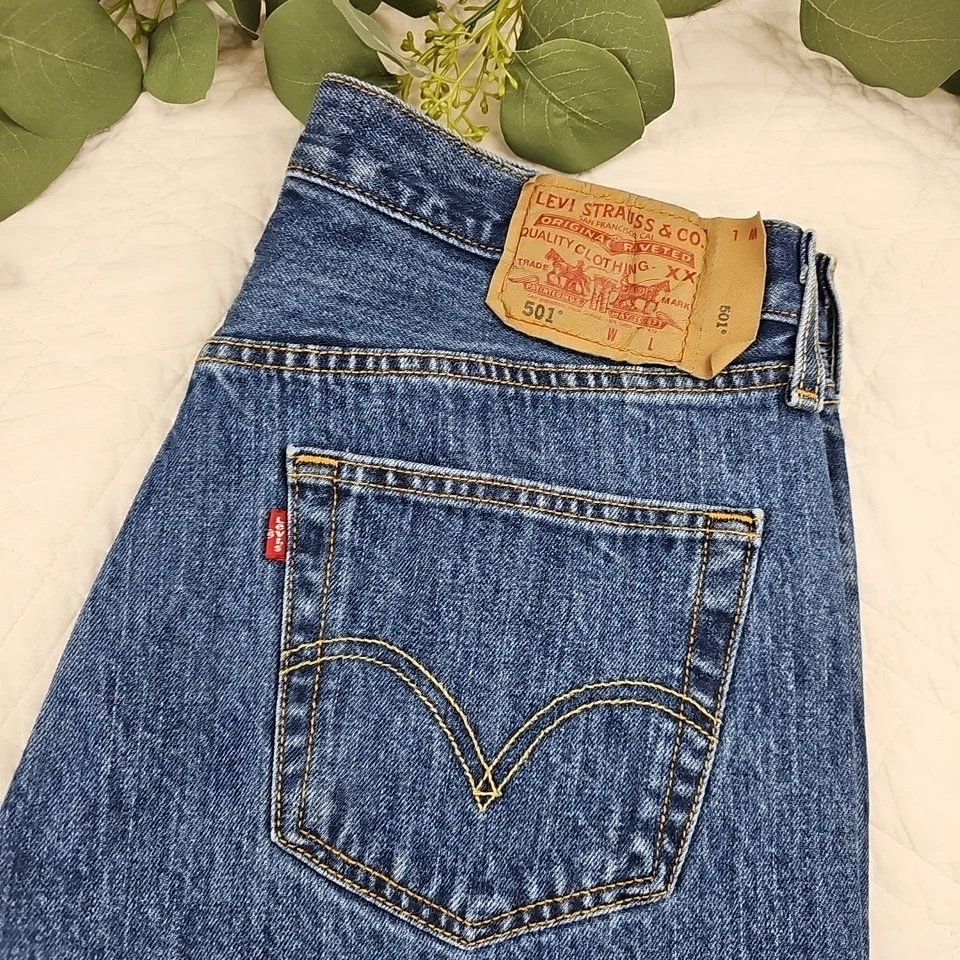 Levi's 501 Straight Leg Button Fly Denim Jeans 100% Cotton Size 32 x 38 - Image 2 of 4