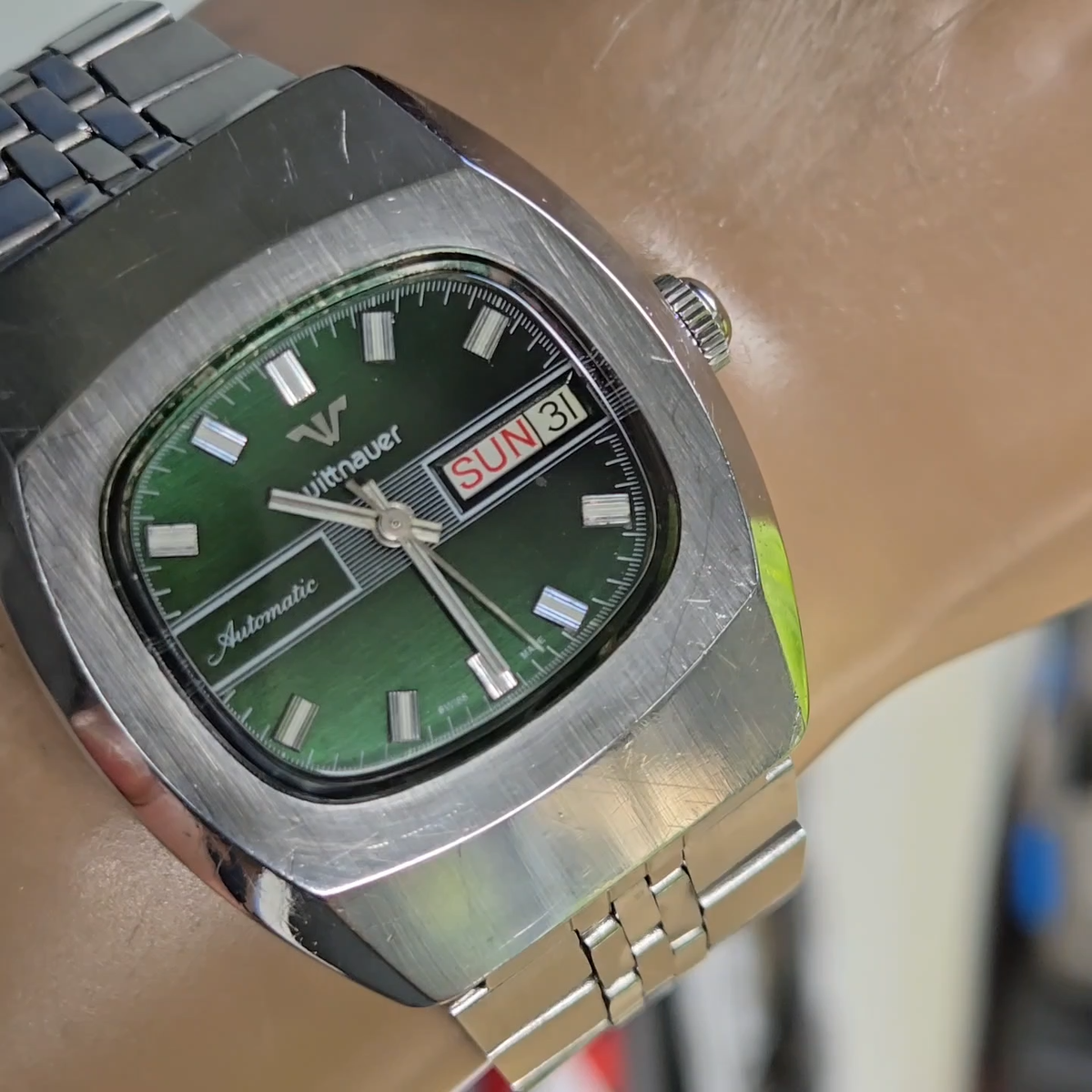 Vintage Wittnauer men's automatic watch day/date D11AB swiss Green