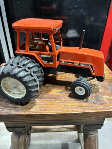 ALLIS CHALMERS 8030 TRACTOR With WF DUALS CAB 1/16th Scale - Picture 1 of 6