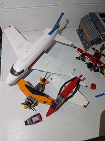 LEGO HUGE LOT 10 LBS 24 Minifigs Airplane Police Fire city 60103 60044 7893