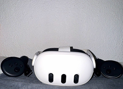 Meta Quest 3 eigenständiges VR-Headset mit 2 Controllern weiß/schwarz