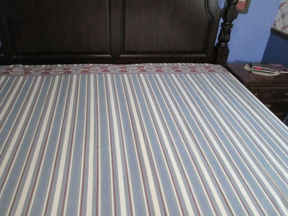 Sábana plana a rayas silenciadas Cannon Queen Foto 2 de 4