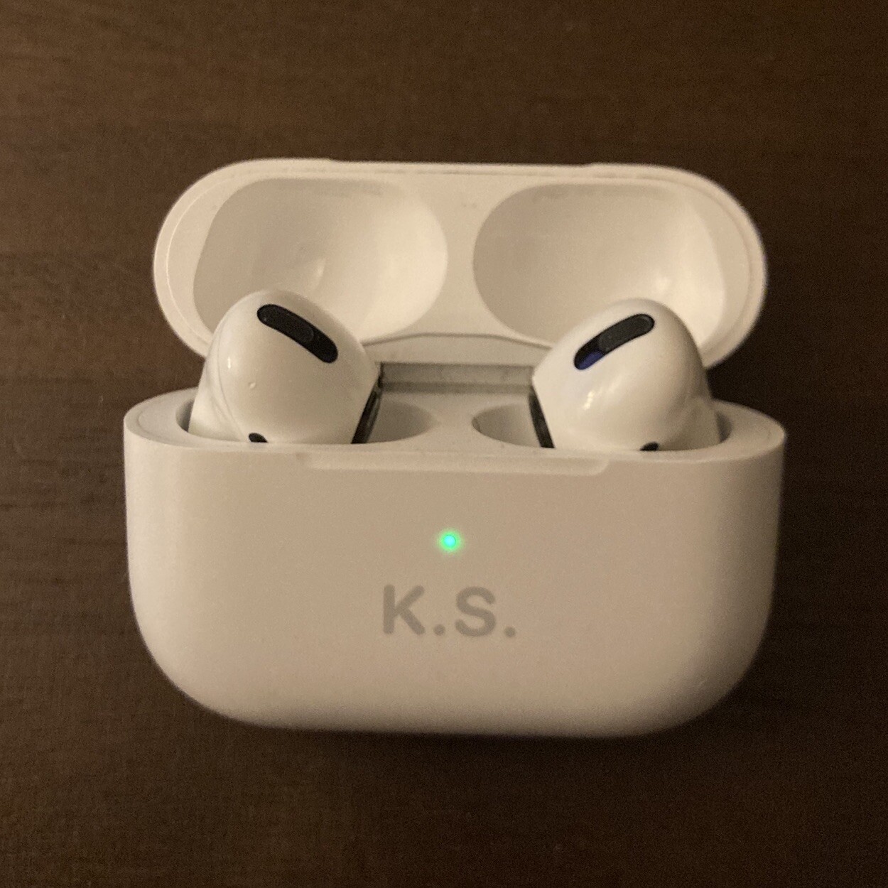 AirPods Pro 1st Gen with Charging Case - Fully Functional Minor Wear - Check Description for Details-image
