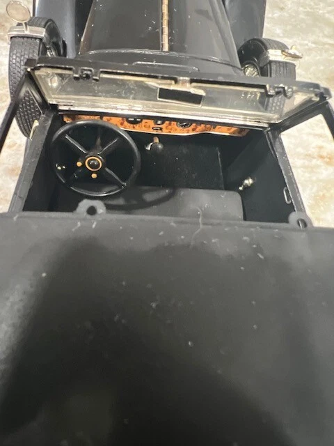 Signature 1930 Packard Lebaron Black 1:18 Die Cast - Image 4 of 4