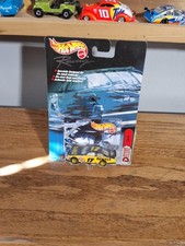 Hot Wheels Racing Matt Kenseth 17 DeWalt Taurus 1:64 Deluxe Diecast Car