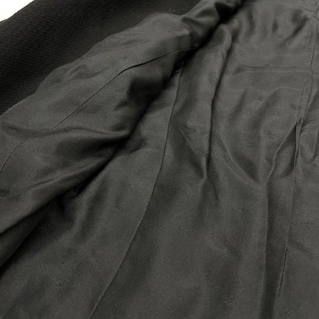 Cappotto modello popolare Chanel intrecciato con bottoni cocco