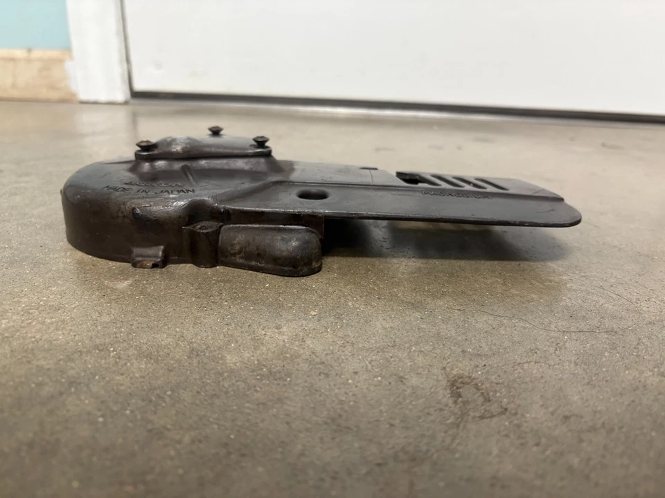 Cubierta del cárter izquierdo Honda usada con cubierta de puntos MT125 1974 11341-361-000 UB30 Foto 2 de 4