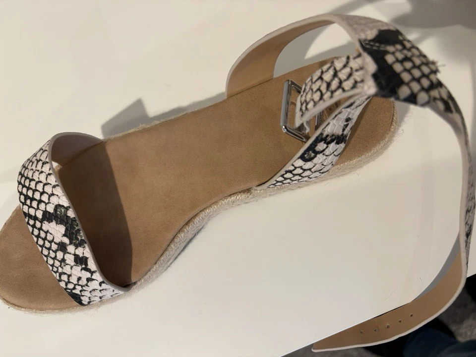 Inc International Adorable Black And White Valetta Sandle Size 7.5 - Image 3 of 4