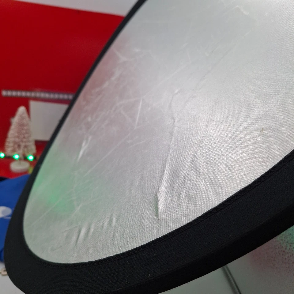 Lastolite Pop Up Reflector Diffuser approx 53cm Open. Silver & White. (refB.D) - Image 4 of 4