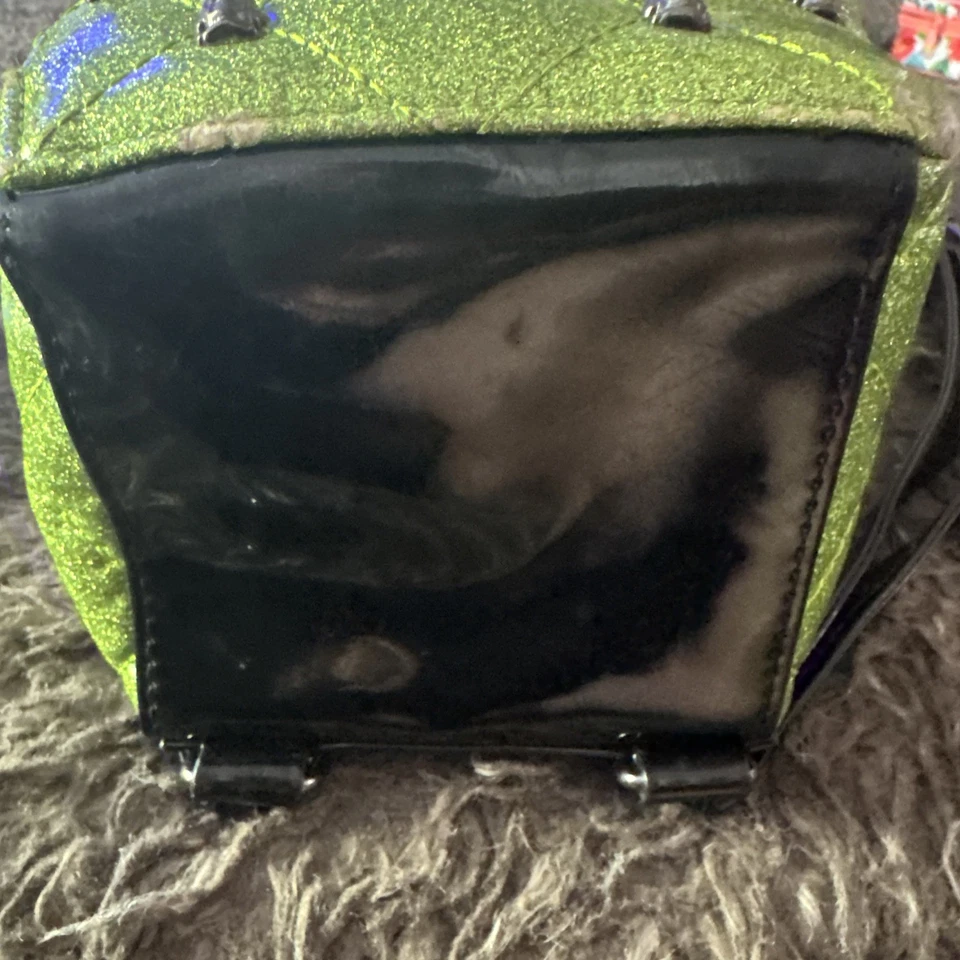 Mochila y billetera verde ataúd acolchado Frankenstein tachonado rebelde para muñecas Kill Rock Foto 4 de 4