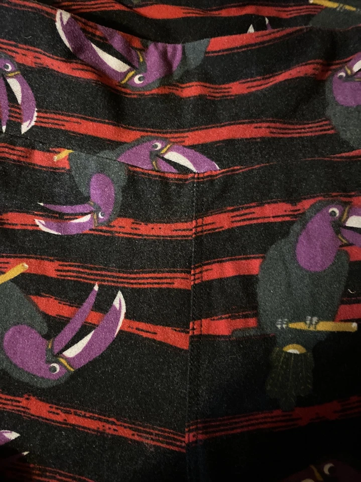 Leggings LuLaRoe Disney Tucán Pájaro Rojo con Rayas Negras Talla Única Foto 2 de 4