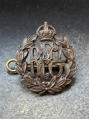 Royal Flying Corps, RFC., WW1. British Airforce Collar Badge. Bronze