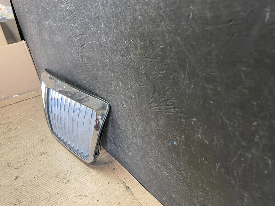 Parrilla superior delantera Hyundai XG350 2002 a 2005 con emblema M2914 DG Foto 2 de 4