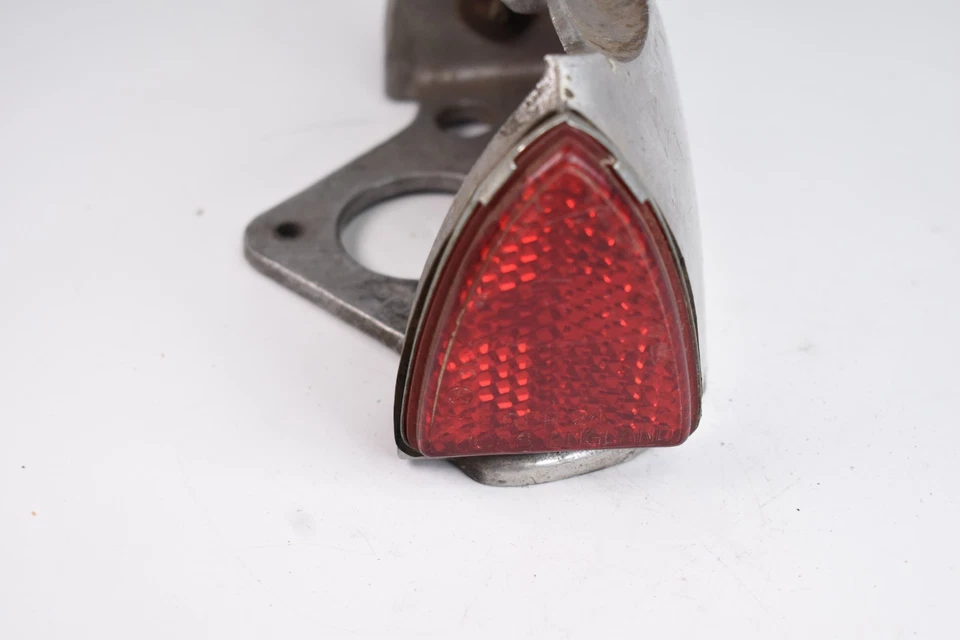 Soporte de luz trasera aleación BSA A50 A65 82-8253 plus 2 Lucas 57111 Foto 2 de 4