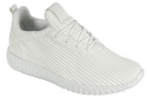 trendy white tennis shoes