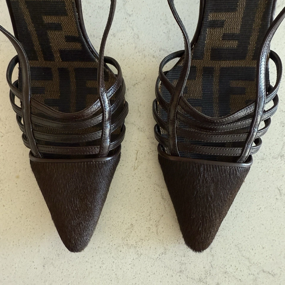 Tacones de colección Fendi marrón pelo de pony puntiagudos / Hechos en Italia / Talla 5,5 Foto 4 de 4