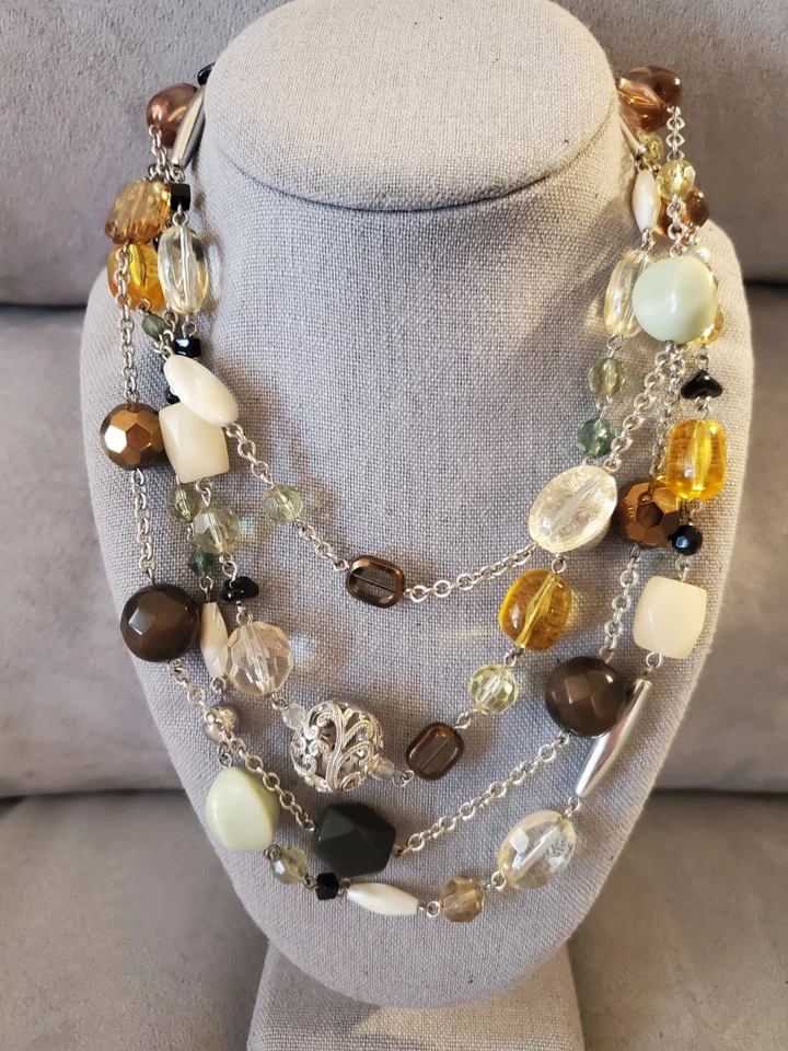 Collar de cuentas de cadena multihilo verde y amarillo Lia Sophia Foto 3 de 4