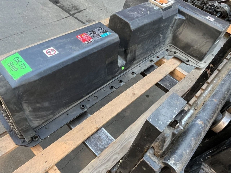 2017 CHEVROLET VOLT HYBRID BATTERY - Image 4 of 4