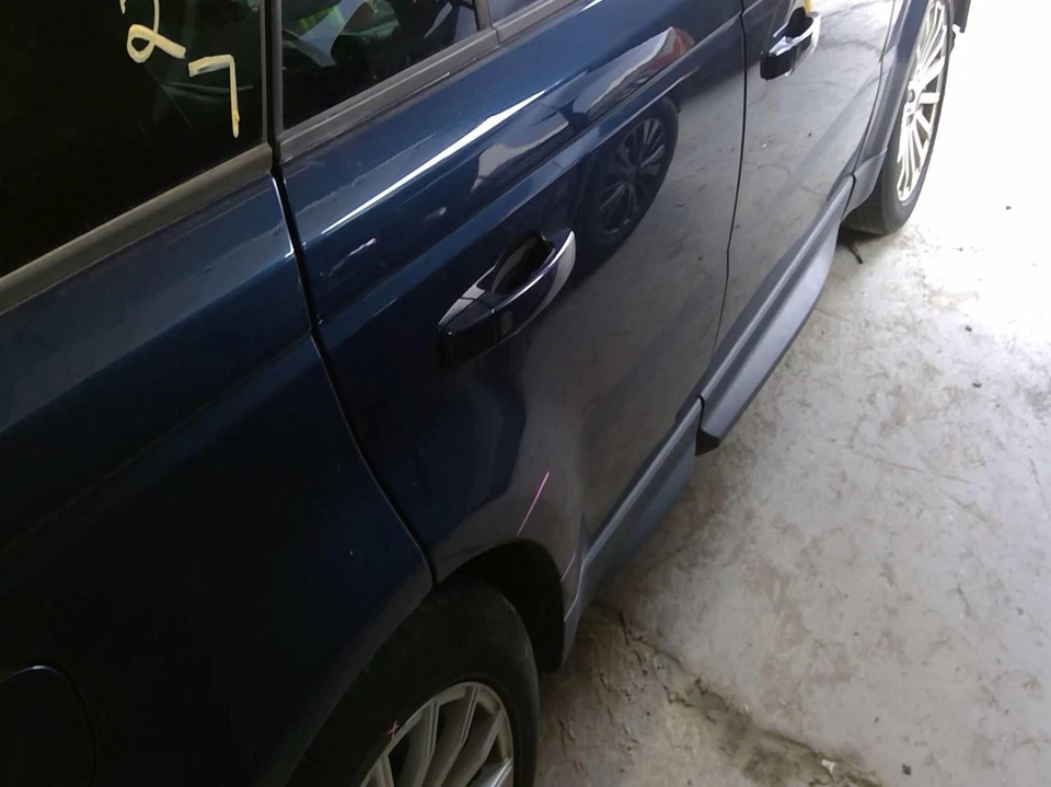 Used Rear Right Door Assembly Rear Side fits: 2013 Land rover Range rover sport Foto 2 de 4