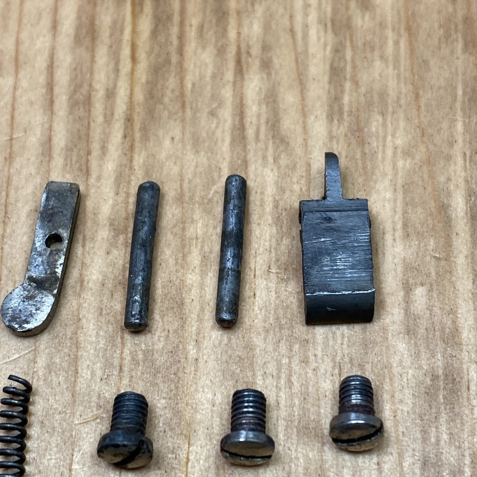 Revólver Forehand & Wadsworth modelo 32, piezas de .32 RF - pasadores, tornillos, resortes N29 Foto 2 de 4