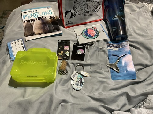 SEAWORLD REUSABLE BAG,BUNDLE NECKLACE, SHIRT PINS, KEYCHAIN, POUCH,PLUS MORE NEW - Picture 4 of 24