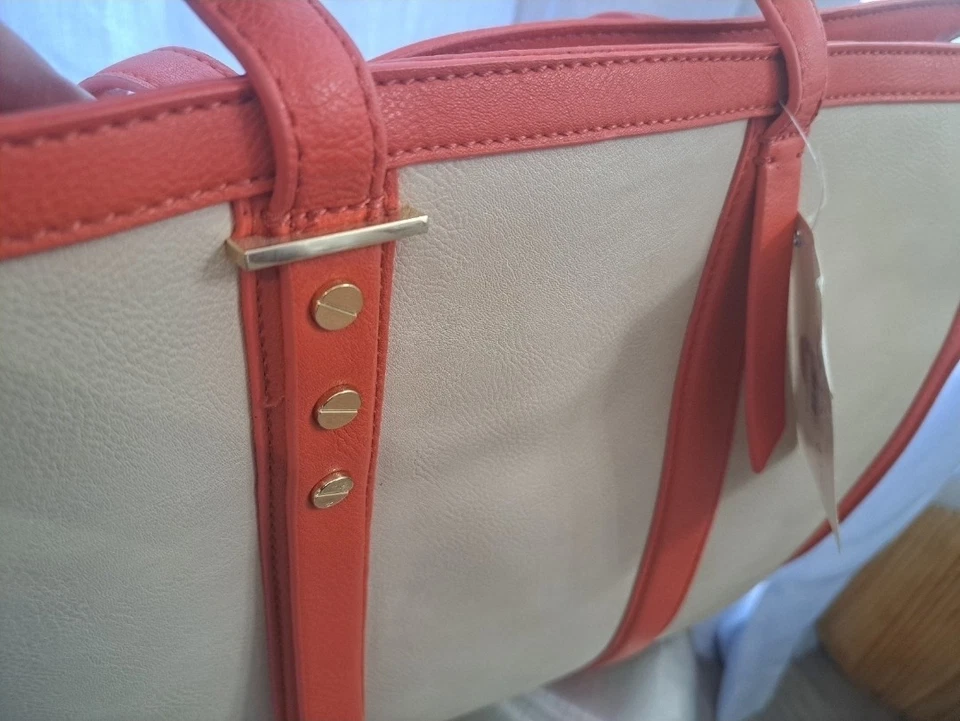 Bolso de Mano Grande Big Buddha Hueso/Coral Cuero RARO JZANZIBA Nuevo con Etiquetas MT ~ Precio de Venta sugerido por el fabricante $95~ Foto 3 de 4
