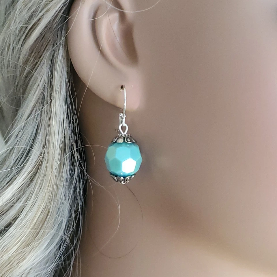 Pendientes colgantes Premier Designs turquesa iridiscente bola facetada con palanca Foto 3 de 4