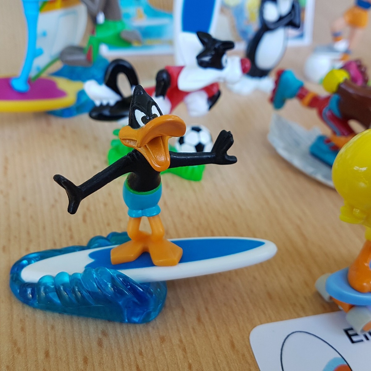 TOP KINDER SURPRISE SET - Looney Tunes Active - MINT