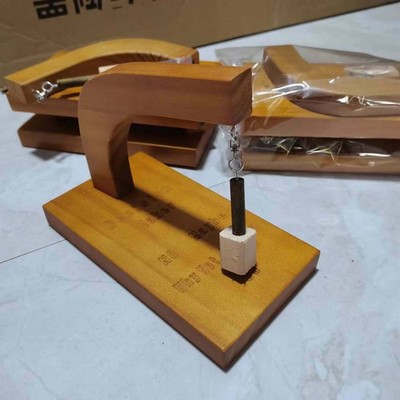 Compact Magnetic Decision Maker Pendulum Suitable for Desk &Lighthearted Choices