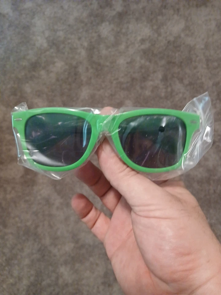 NIB Crown Royal Whiskey Green Apple Promo Wayfare-Style Sunglasses Shades Foto 2 de 4