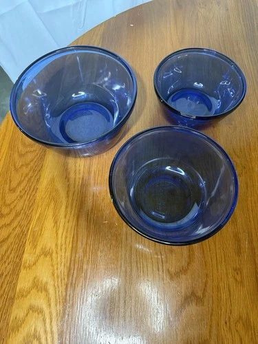 Set of 3 vintage Anchor Hocking cobalt blue glass nesting mixing bowls