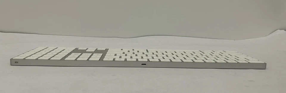 Original OEM Apple Wireless Lightning Bluetooth Magic Keyboard White A1843 - Image 2 of 4