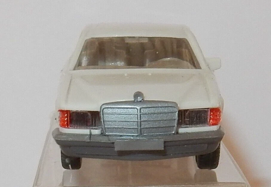 Micro WIKING Ho 1/87 Mercedes Benz 500 Si Grigio Chiaro No. Box #14157 - Immagine 2 di 4