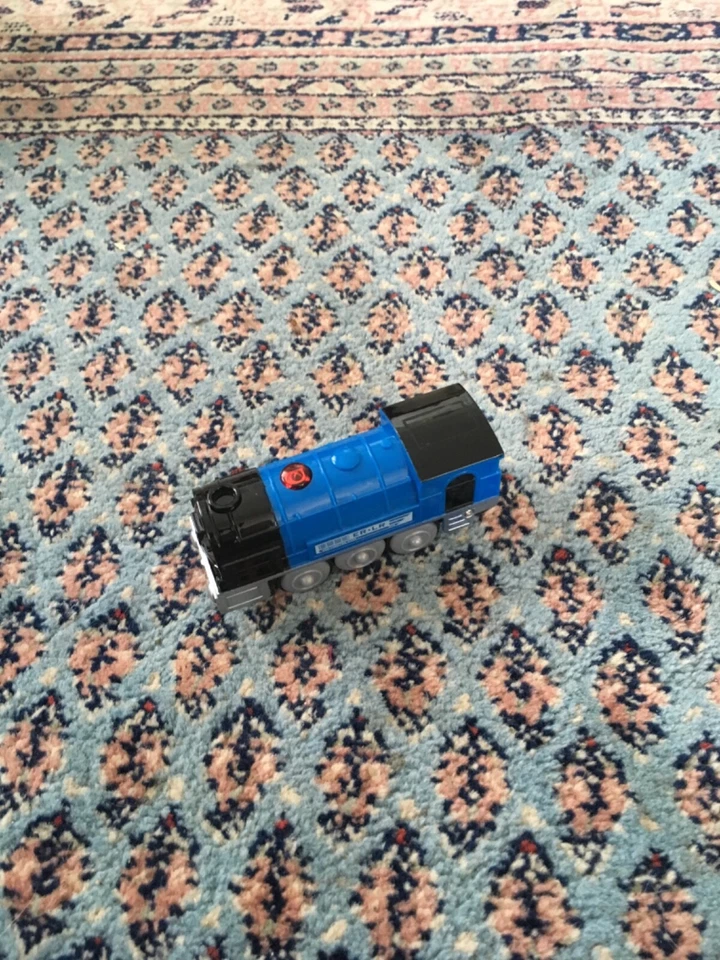 Радиоуправляемый поезд на батарейках 2010s Toys 'R Us в очень хорошем состоянии товара - Изображение 2 из 4