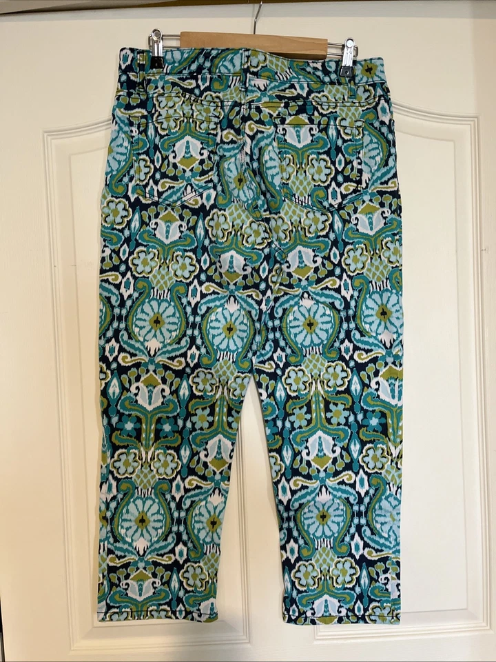 Jeans Jones New York Chelsea Puños Recortados Capris 12 Patrón Floral Tiro Medio Foto 3 de 4