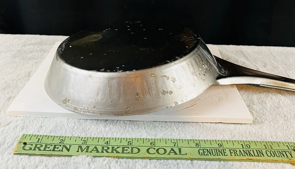 Vintage Cowboy Fry Pan with Long Cold Handle for Outdoor Cooking Camping BBQ - Image 4 of 4