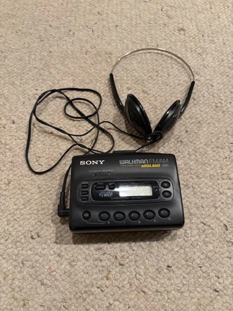 【まとめ売り】SONY MEGA BASS カセットプレーヤー Sony Sports Walkman AVLS Mega Bass Auto Reverse - 1993 Edition (WM