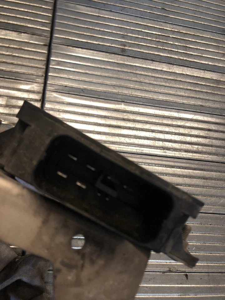 Unidad de módulo estabilizador de voltaje VW Passat B7 2.0 TDi diésel 2011 - 14 3AA919041 Foto 2 de 3