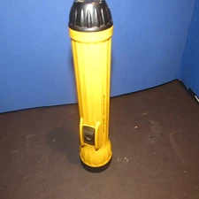 Vintage 1970s Illuminating Company Flashlight Cleveland Ohio Bright Star 1625