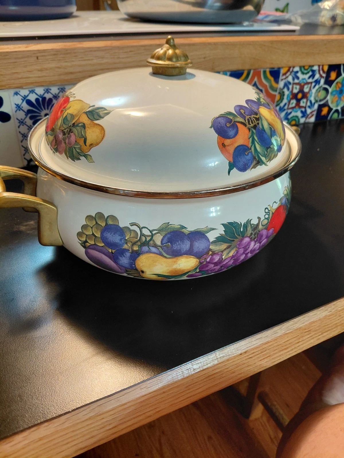 Tabletop CORNUCOPIA Enamel on Steel 2 Qt Dutch Oven w/ Lid Fruit
Opens in a new window or tab