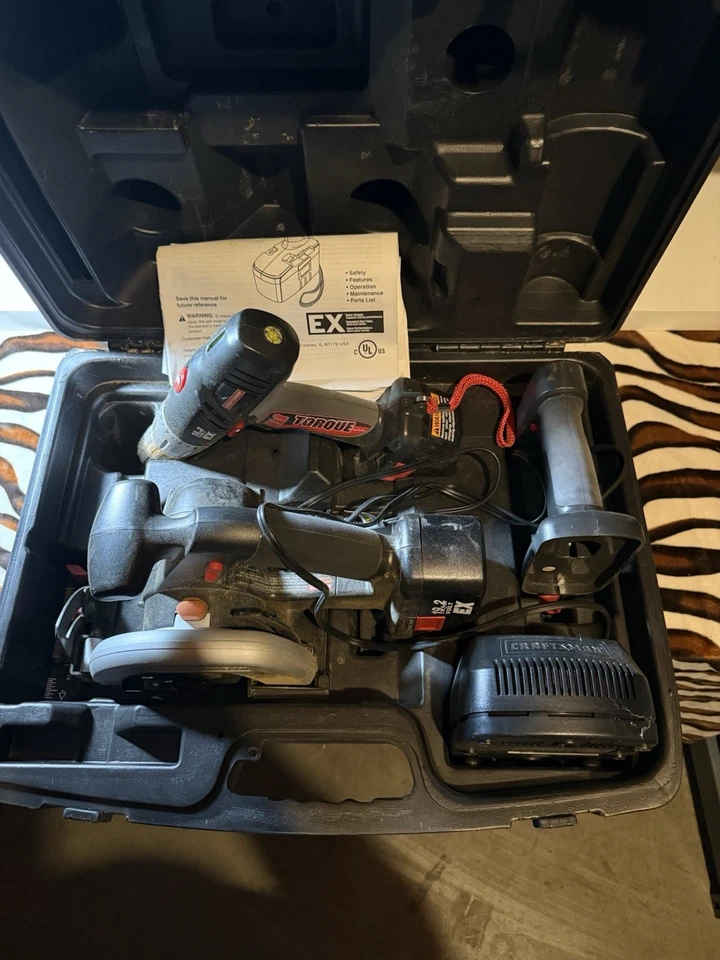 CRAFTSMAN 19.2V Cordless Power Tool Combo Kit – Circular Saw, Drill, Flashlight - Image 2 of 4