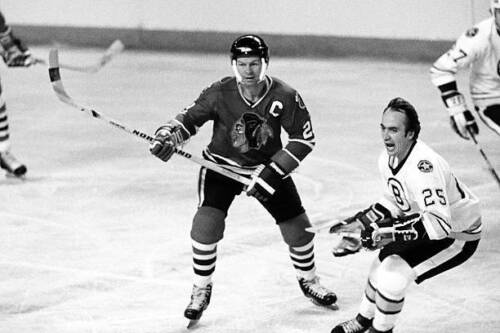 Stan Mikita Of The Chicago Blackhawks 1970s ICE HOCKEY OLD PHOTO 3 - Afbeelding 1 van 1